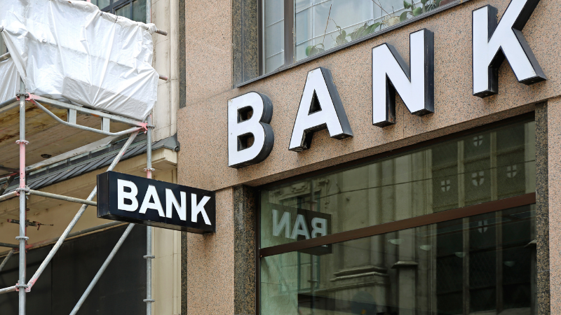 BANKと書かれた建物