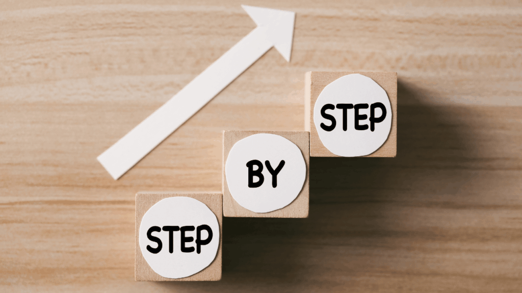 stepと書かれた木のブロック